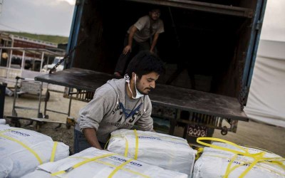 UNHCR flies in shelter materials for quake-displaced in Nepal