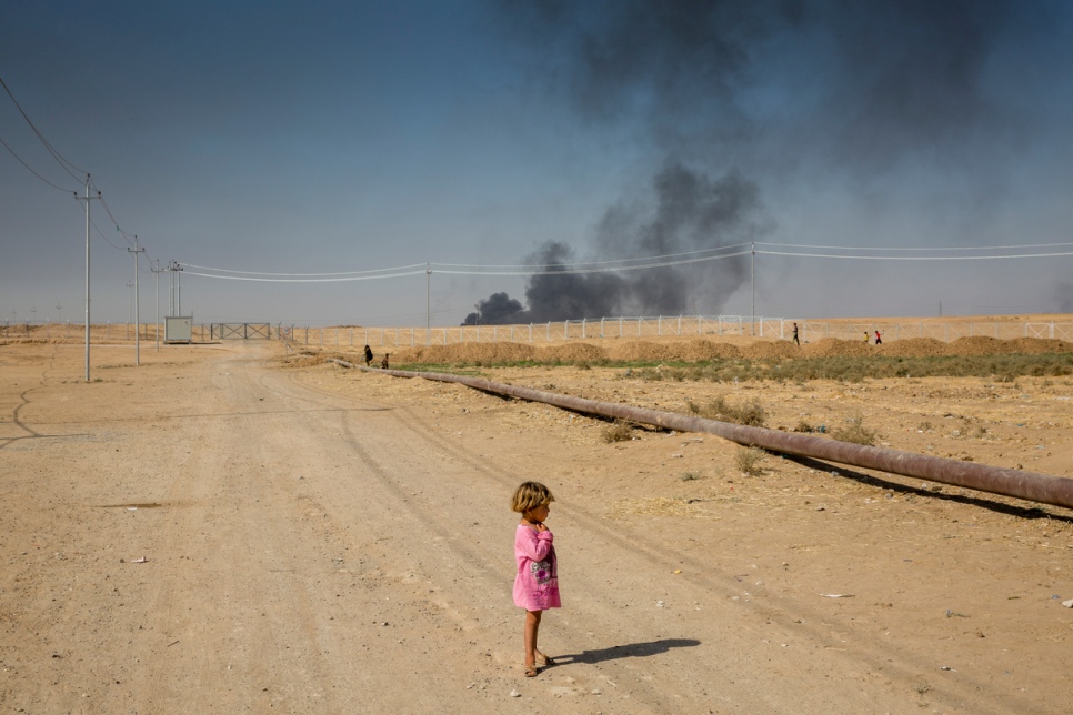 Mosul civilians flee for fear of violence in Mosul