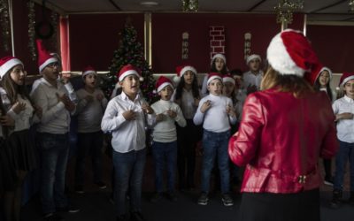 Une chorale d’enfants sourds réchauffe les cœurs