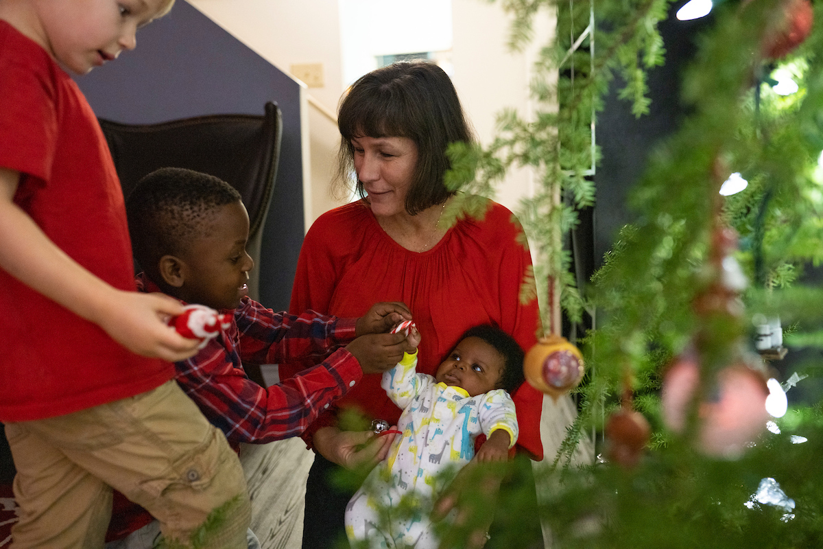 B.C. family cut down tree with refugee family7