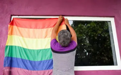 Il faut une action plus concertée pour mieux protéger les personnes LGBTIQ+ déracinées