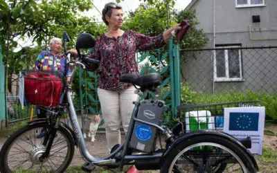 Des cyclistes bénévoles portent assistance à des communautés isolées dans l’est de l’Ukraine