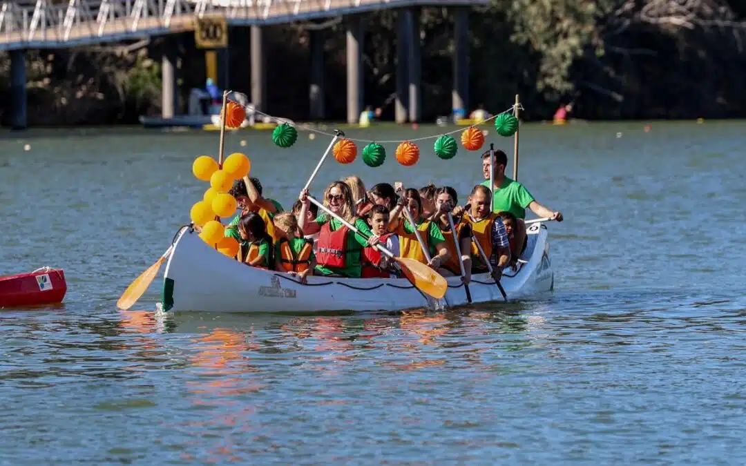 Des réfugiés pratiquent le canoë-kayak pour s’intégrer à Séville