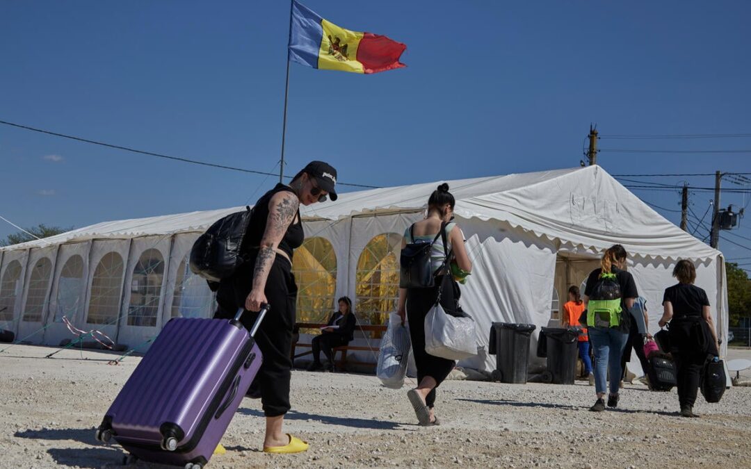 Moldovans honoured for their warm welcome to refugees from Ukraine